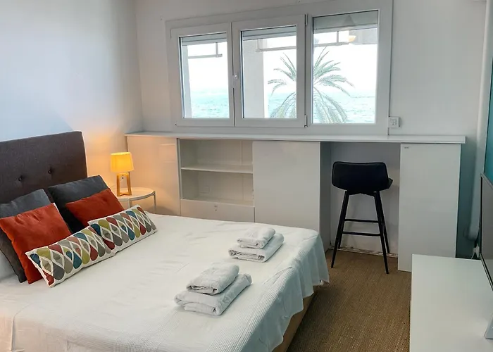La Prom 2 - A Two Bedroom Apartment With A Sea View