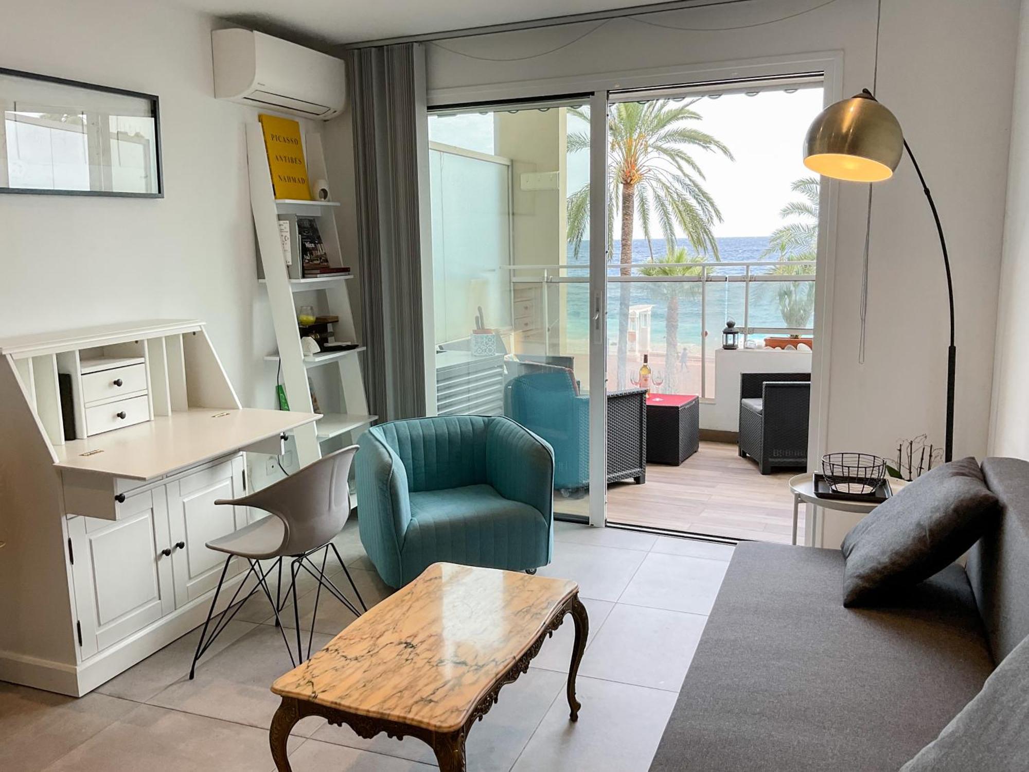 La Prom 2 - A Two Bedroom With A Sea View Apartment *